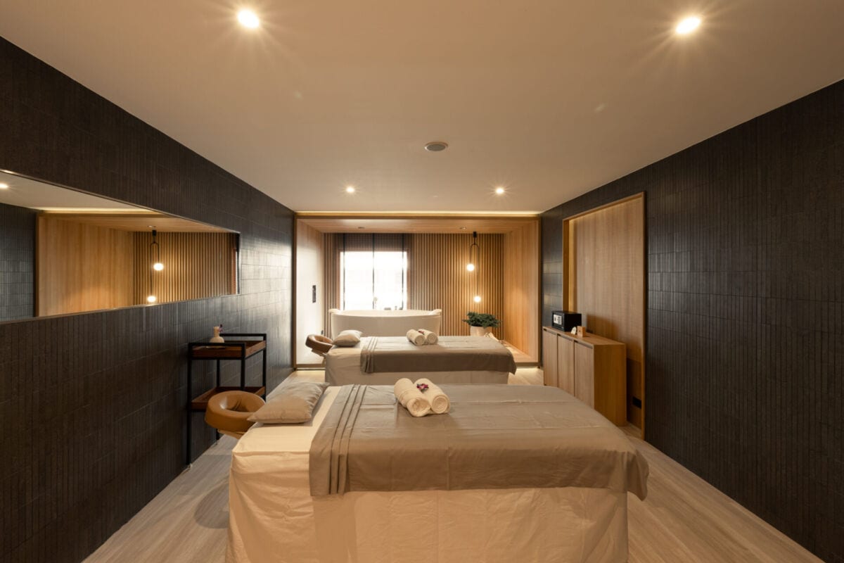 massage room 2 bed makkha spa rachadamnoen chiangmai branch