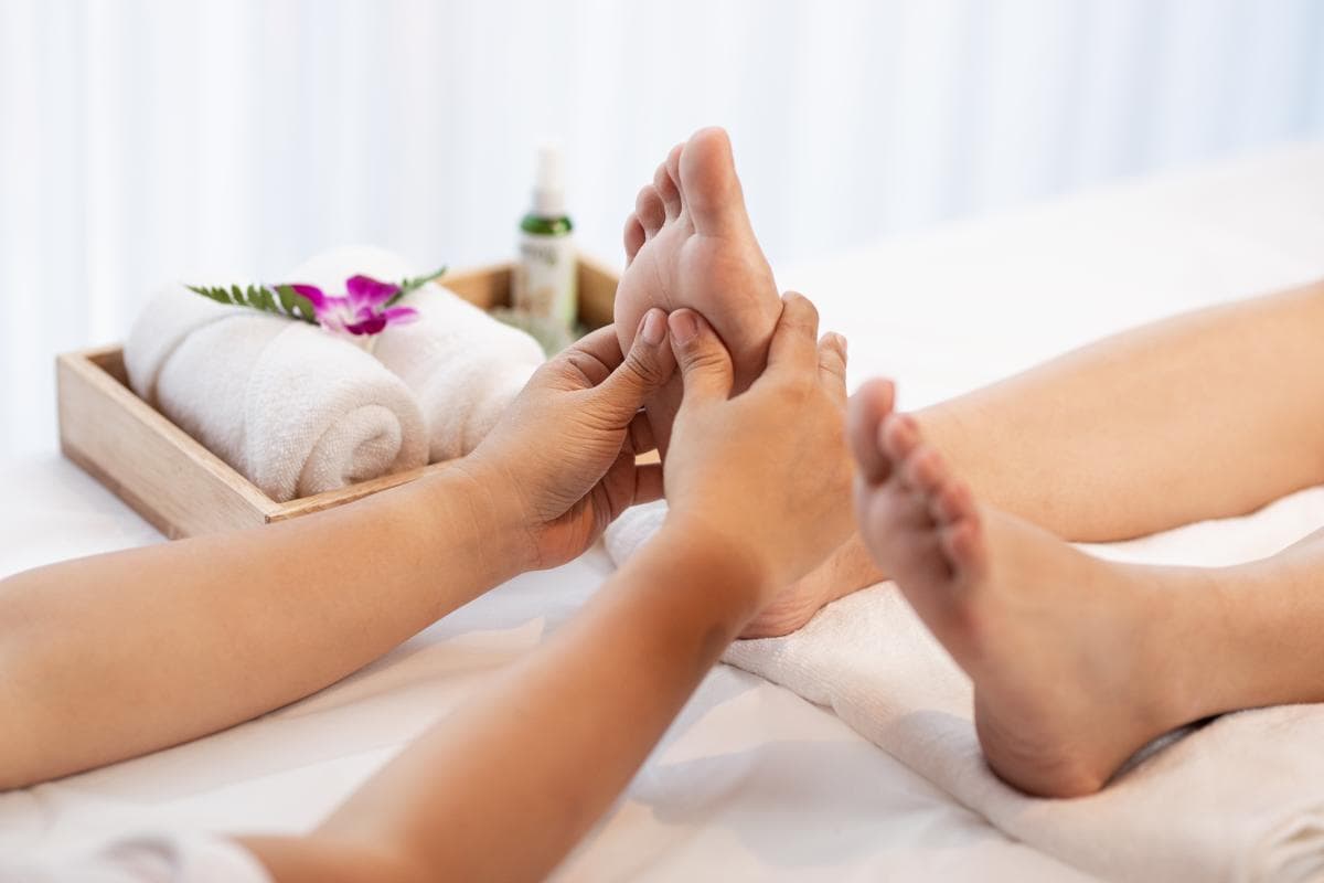 4-Hands Indian Head And Foot Massage | Makkha Health & Spa