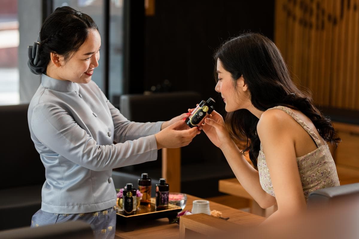 Hot Aroma Oil Massage Makkha Health & Spa