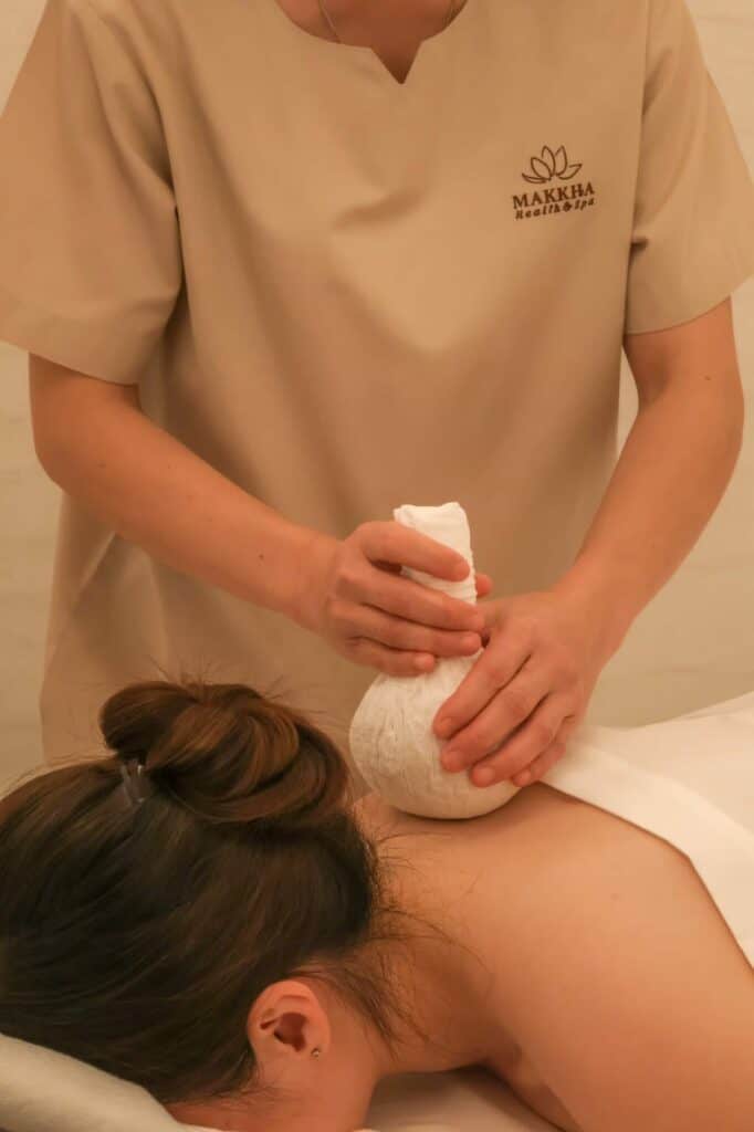 Makkha-spa 草藥壓縮按摩 水療護理 泰式按摩