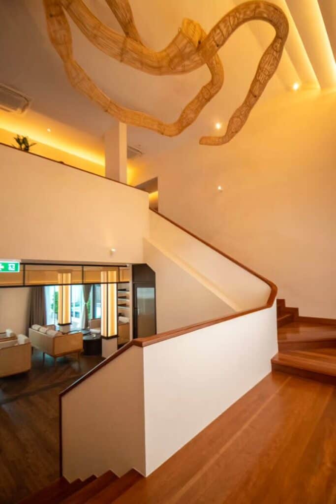makkha-spa 飯店大廳木樓梯室內設計