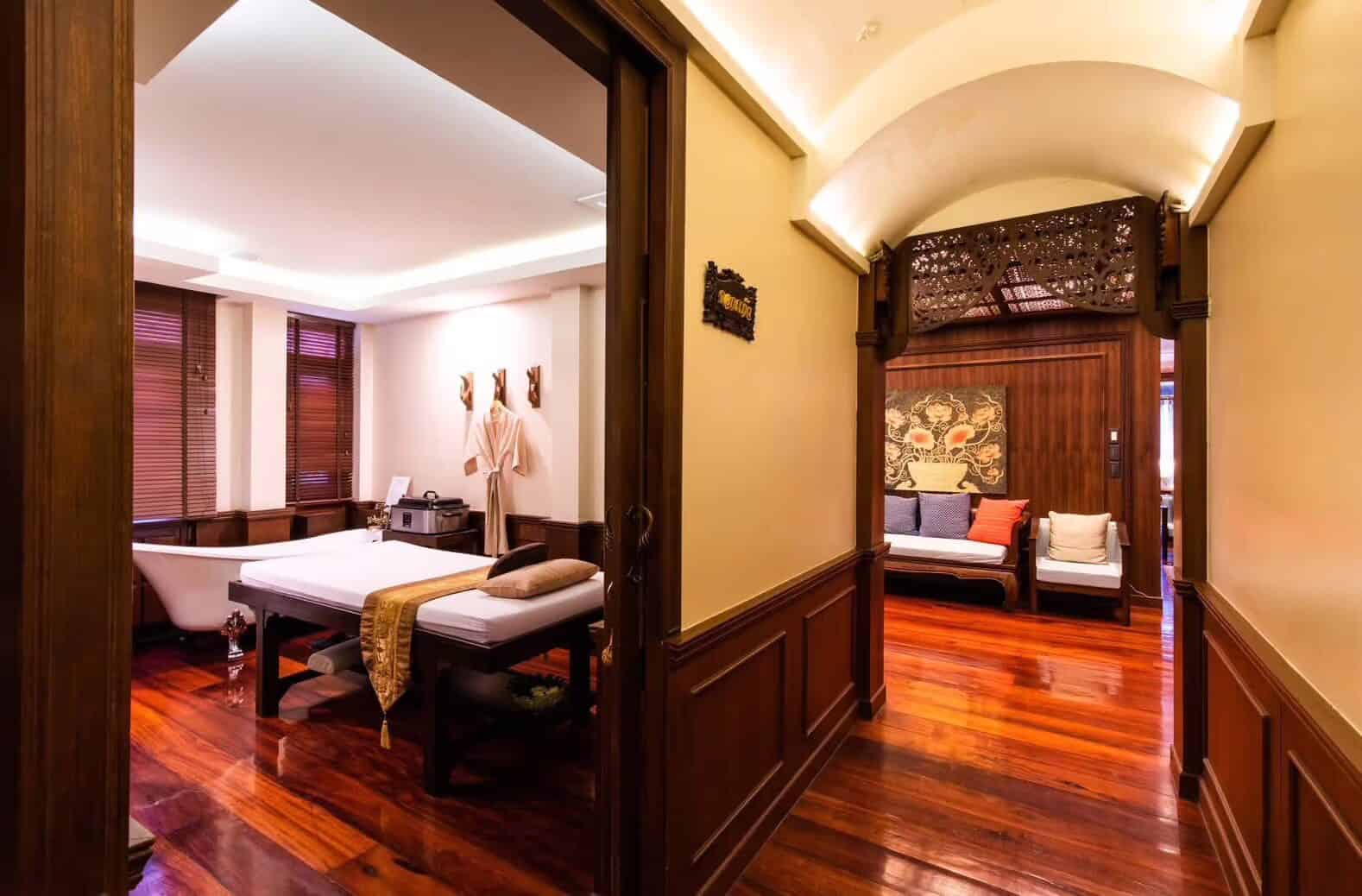 منتجع ماكها الصحي، غرفة سبا، طاولة تدليك، منتجع فاخر