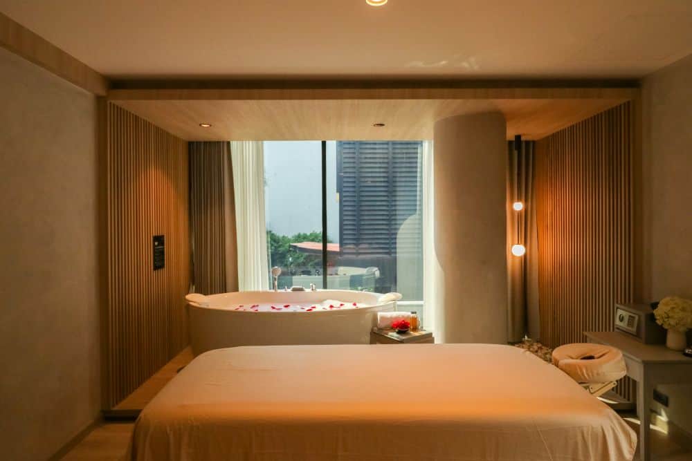 The peaceful and serene treatment room at Makkha Health & Spa Asoke branch