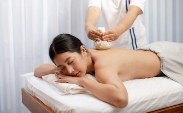Thai herbal massage chaing mai Makkha health and spa chiang mai