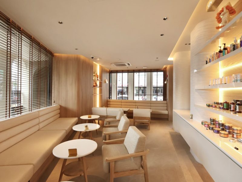 Luxurious Chiangmai spa waiting area with comfortable seating, wooden accents, and ambient lighting for relaxation at Makkha Spa.